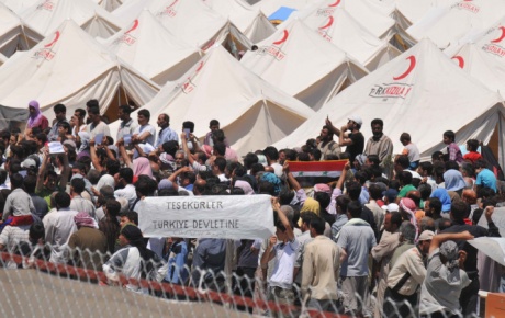 Angelina Jolie Türkiye’deki kamplara yardım istedi