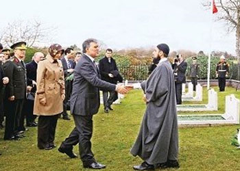 Gül'ü, Kraliyet donanmasının imamı karşıladı