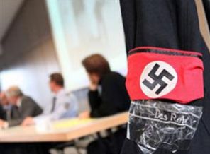 Naziler parlamento bastı