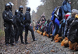 Almanya'da nükleer atık nakliyatı sürüyor