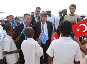 Somalili yetimler Türkiyeli hayırseverlere emanet