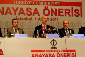 Anayasa resmi ideoloji görüntüsünden arınmalı