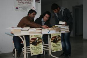 Üniversite öğrencileri köy okulları için kitap topladı