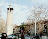 Tarihi camii restorasyona dayanamadı