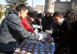 Öğretmenlerde 2 bin kişiye aşure