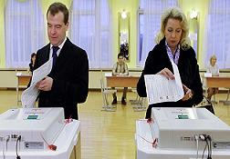 Medvedev ve eşi oyunu elektronik sandıkta kullandı