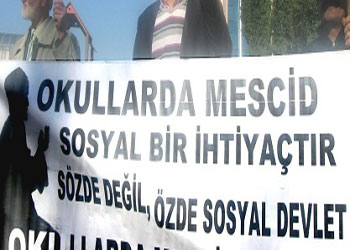 Okullarda mescid açmak devletin görevi