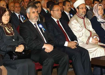 Medyanın kadına bakışı İslâmla bağdaşmıyor