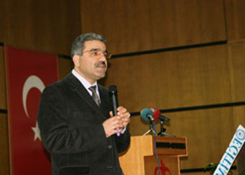 Huzuru evde kaybettik, dışarıda arıyoruz