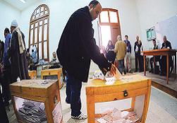 Mısır'da halk yeniden sandık başına gitti