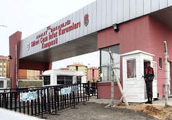 Tutuklu vekillerin maaşları karara bağlandı