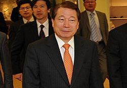 Güney Kore geçici hükümet bekliyor