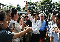 Tayland'daki selzedeler başbakanı dava etti