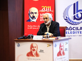 'Mehmet Akif abidevi bir şahsiyet'