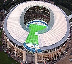 Hitlerin mezarı berlin olimpiyat stadı mı?