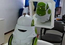 Qbo robotlar sohbet ediyor
