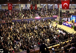 Mekke sevgisi salonlara sığmadı!