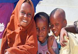 Somalilere Sadaka Taşı'ndan kardeş aile