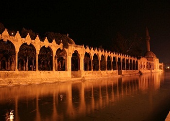 Sabah namazında Halil İbrahim Sofrası açılır