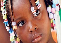 Yetimhanedeki çocuklar hediyeleri geri alacağız zannetti