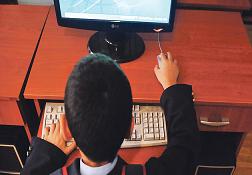 Çocuğunu seven anne-baba 'güvenli internet'e geçmeli