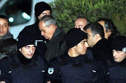 Başbuğ ile Tolon aynı koğuşta