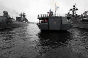 İki Rus savaş gemisi Suriye'nin Tartus limanında