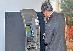 ATM'ler, dolandırıcılara karşı uyaracak