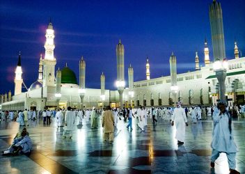 Medineliler Mescid-i Nebevi’ye koştu