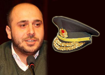 Demokrat, dindar asker yok sistem var!