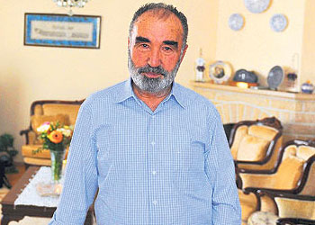 Biz sıcak odalardan karı seyrederken