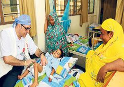 Kenyalı çocukları ameliyat ettiler