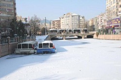 Eskişehir'de Porsuk Çayı Dondu