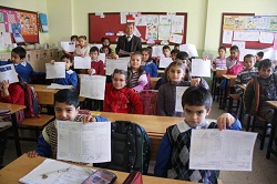 Öğrenciler karne heyecanı yaşadı