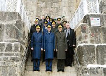 Askeri, Türkiye'de de camide görmek isteriz