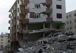 Van'da orta hasarlı binalara yeni inceleme