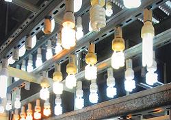 Yanlış aydınlatılan ofis göz bozuyor