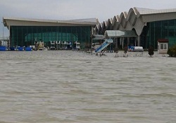 Asi Nehri taşınca haaalanı sular altında kaldı