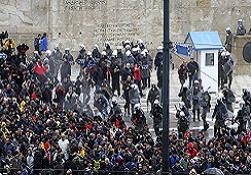 AB Yunanistan'ı ek kesintileri kabule çağırdı