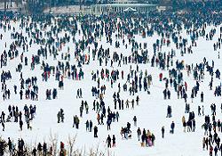 Bu gölde yazın sörf kışın buz pateni yapılıyor