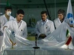 Ahmedinejad'dan gövde gösterisi