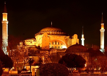 Bu ışıklar Ayasofya'ya zarar veriyor!