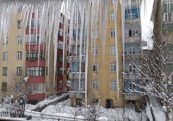 Bitlis'te 3 metrelik sarkıtlar oluştu