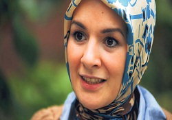 Belçika'da başörtülü Türk vekile ırkçı saldırı