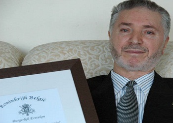 Öğretmene Kraliyet Üstün Hizmet Madalyası