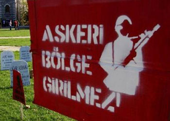 Kışlada mescide giden personeli izleyin!