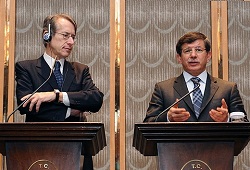 Davutoğlu’ndan Suriye İçin Serebrenitsa Benzetmesi