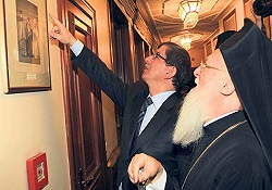 Davutoğlu'ndan gayrimüslim açılımı