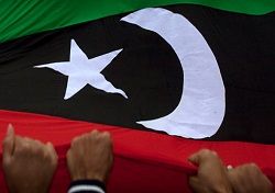 Libya'da savaş uçakları petrol tankerine saldırdı