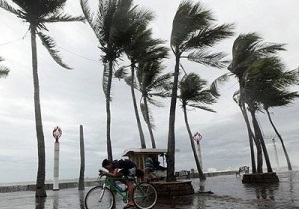Haitililer Isaac fırtınası sonrası evlerine dönüyor